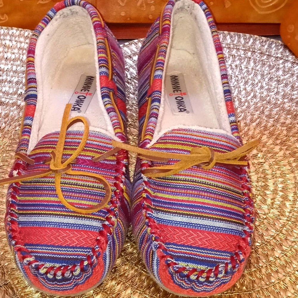 SOLD****Minnetonka slip on shoes